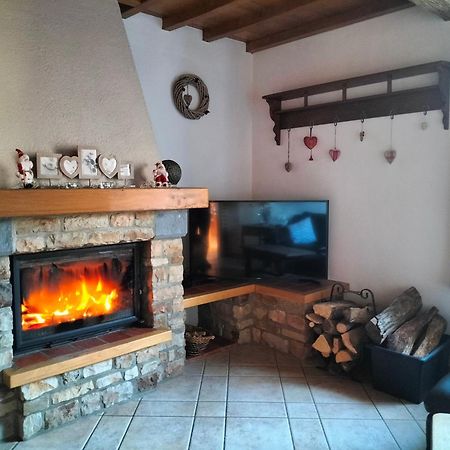 Gite La Dame Au Lit Gite A La Ferme Momignies 外观 照片