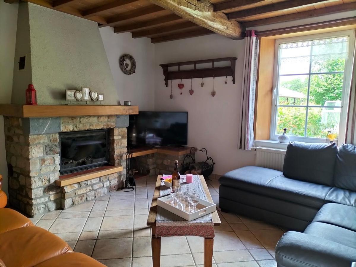 Gite La Dame Au Lit Gite A La Ferme Momignies 外观 照片