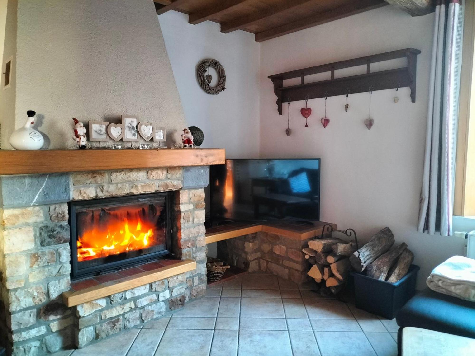 Gite La Dame Au Lit Gite A La Ferme Momignies 外观 照片