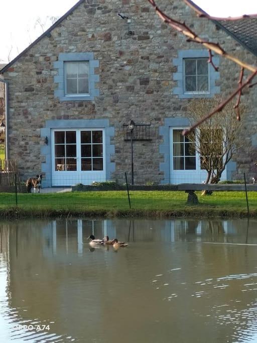Gite La Dame Au Lit Gite A La Ferme Momignies 外观 照片